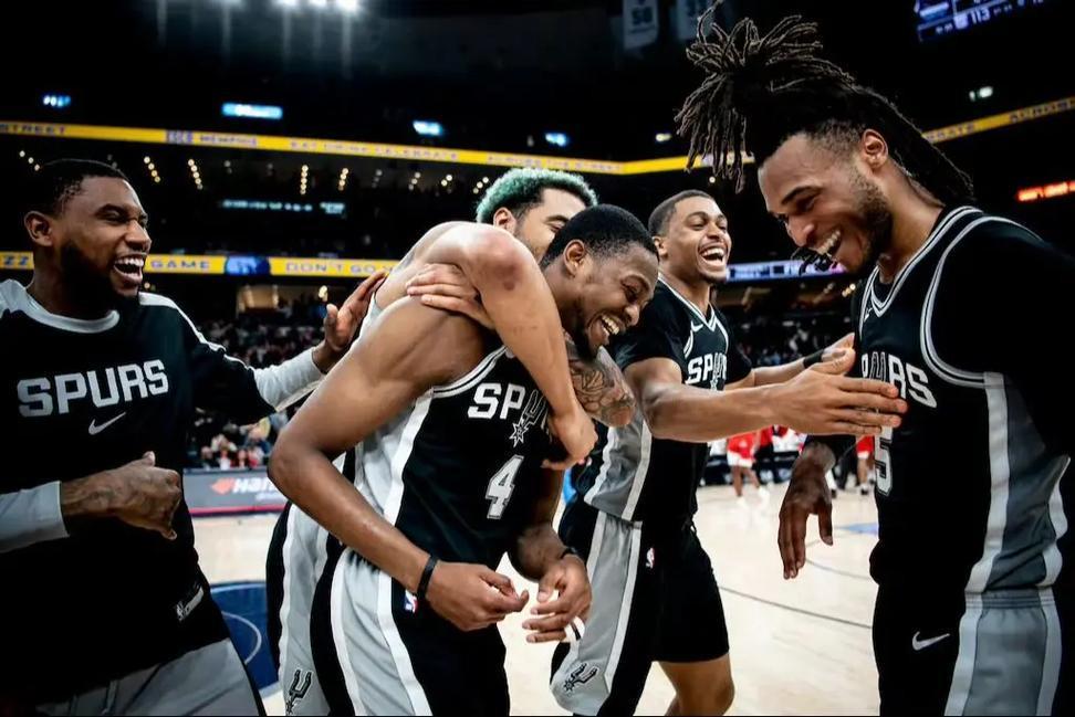 Baccarat Gaming-包揽四项月度大奖，创造NBA历史！这队等了10年，终于彻底崛起了